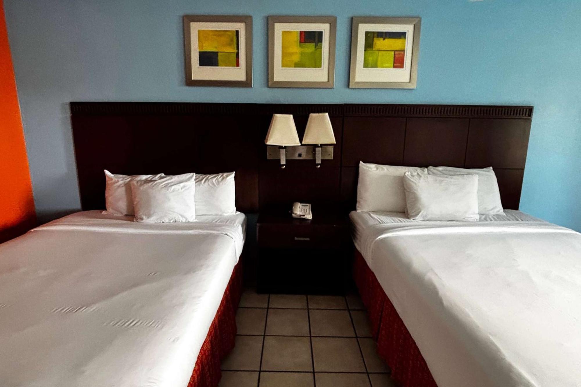 Отель Ramada By Wyndham Flamingo Water Park Киссимми Экстерьер фото