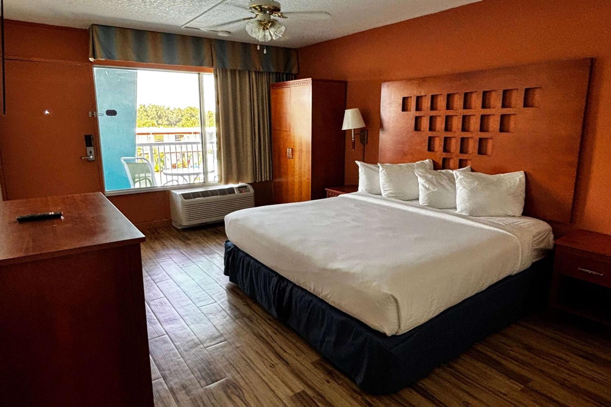 Отель Ramada By Wyndham Flamingo Water Park Киссимми Экстерьер фото