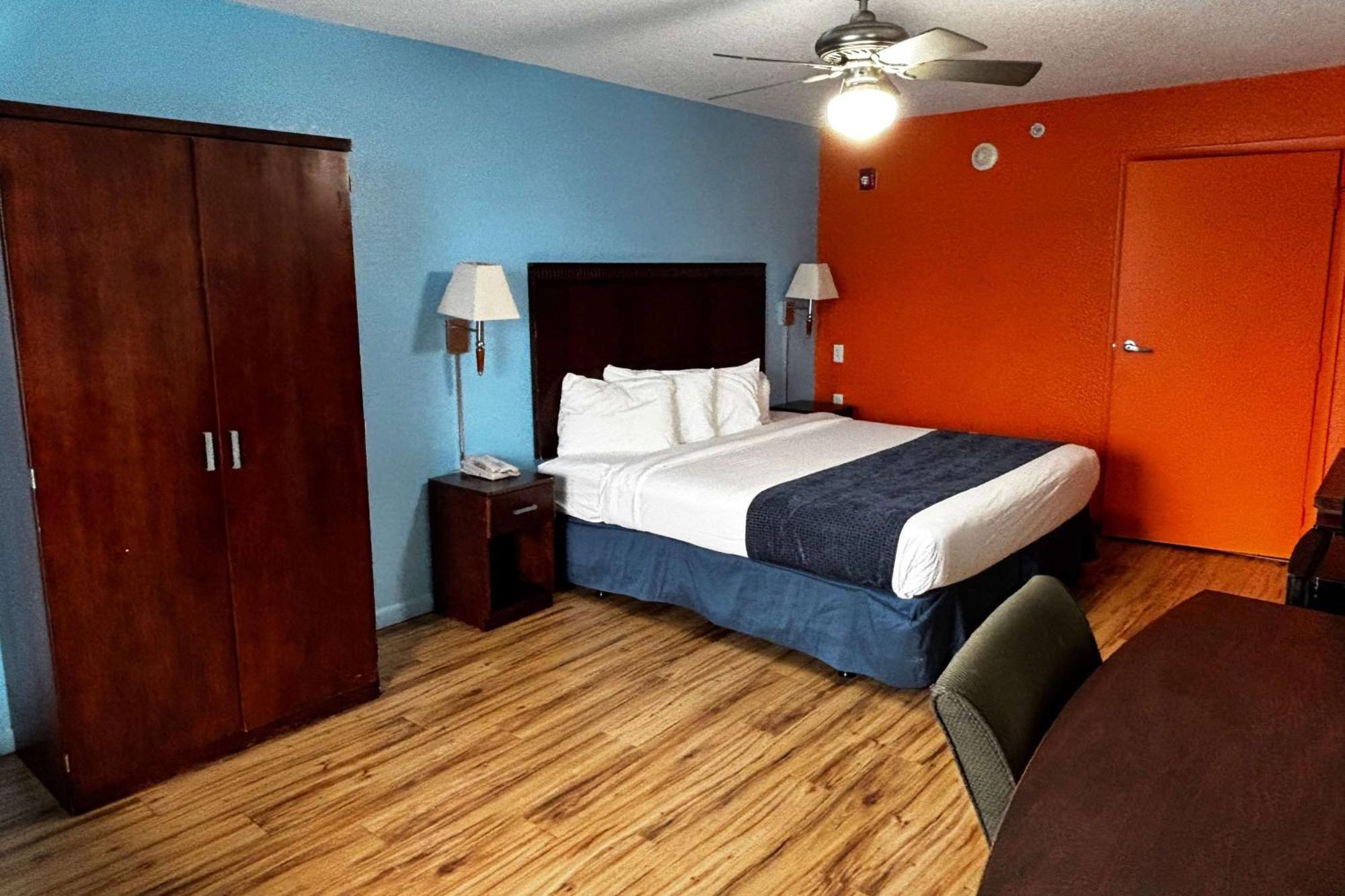 Отель Ramada By Wyndham Flamingo Water Park Киссимми Экстерьер фото