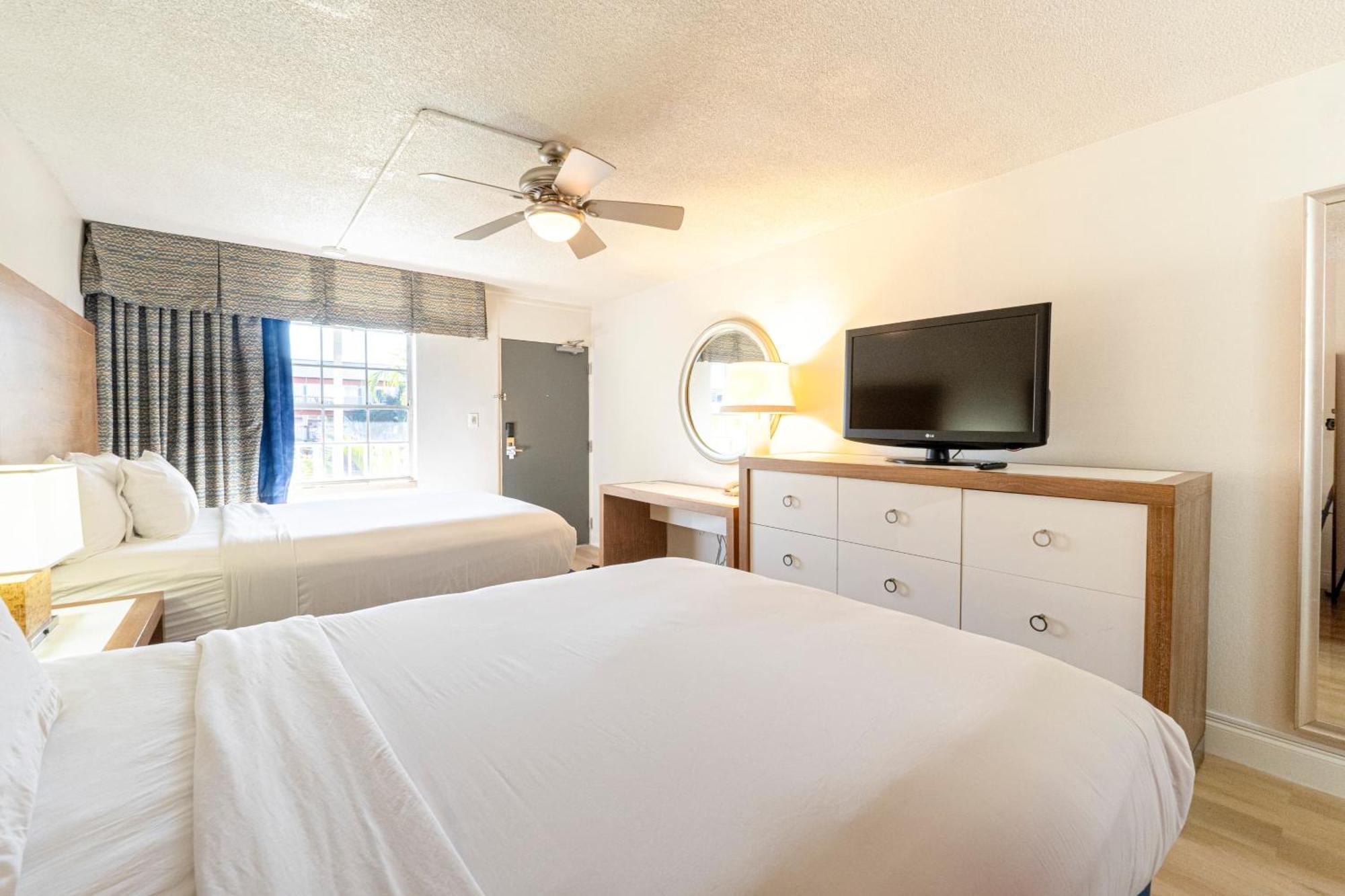 Отель Ramada By Wyndham Flamingo Water Park Киссимми Экстерьер фото