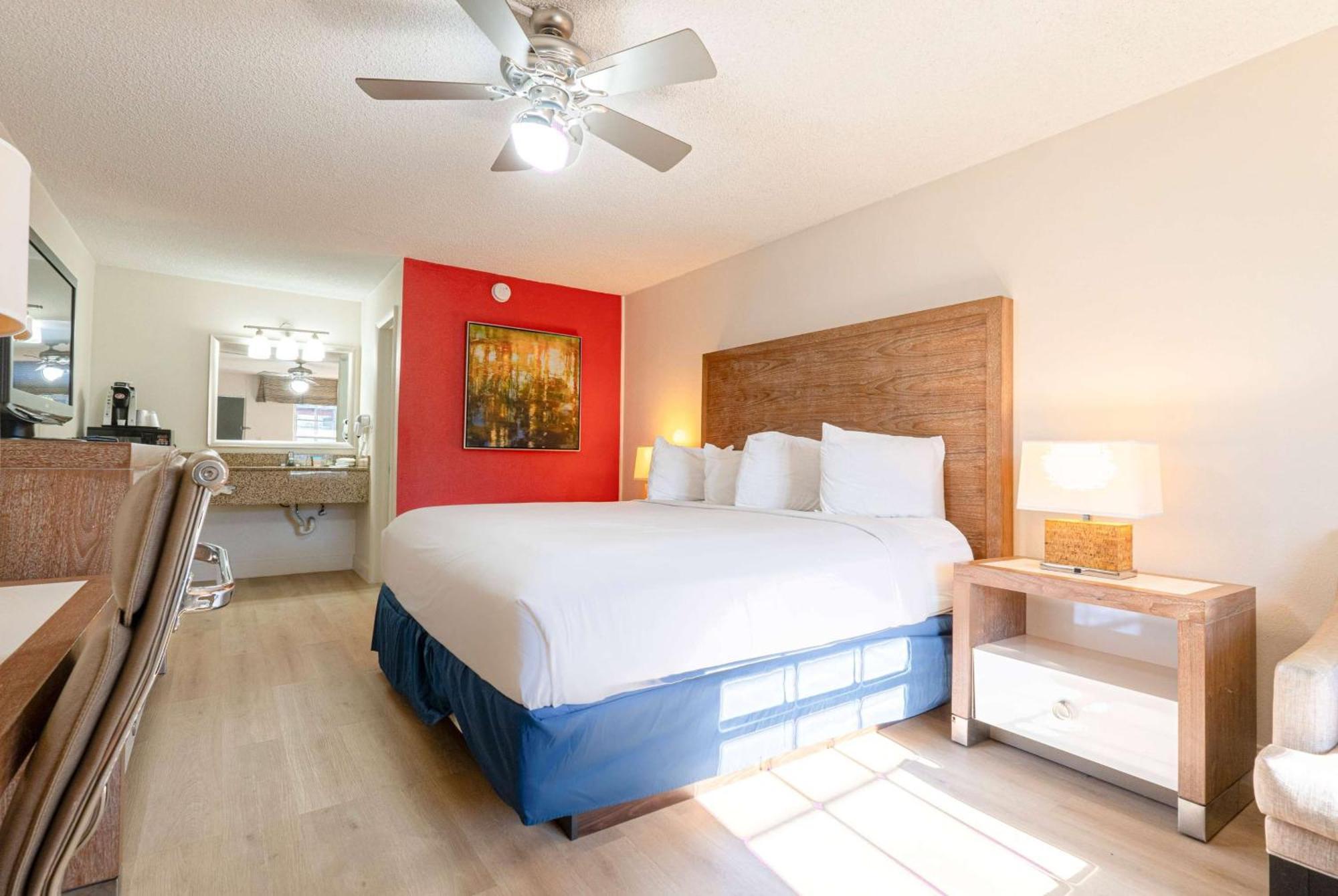 Отель Ramada By Wyndham Flamingo Water Park Киссимми Экстерьер фото